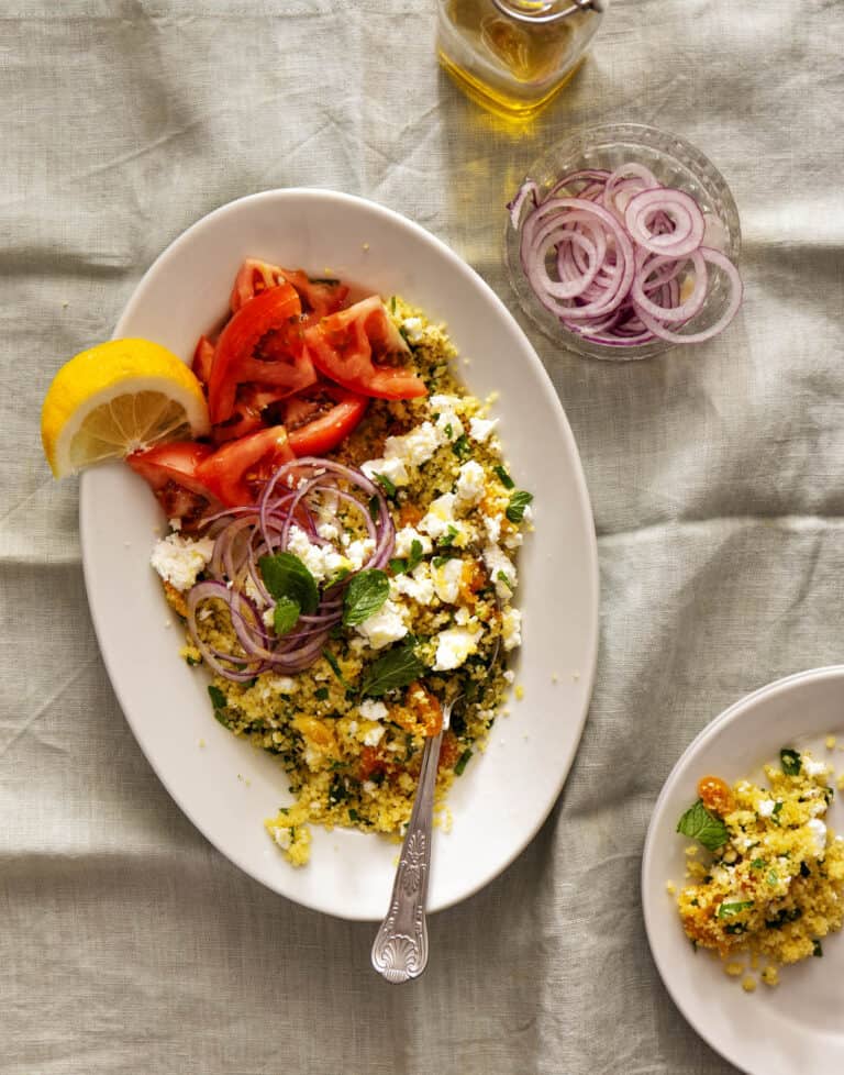 Couscous salade met feta en verse kruiden