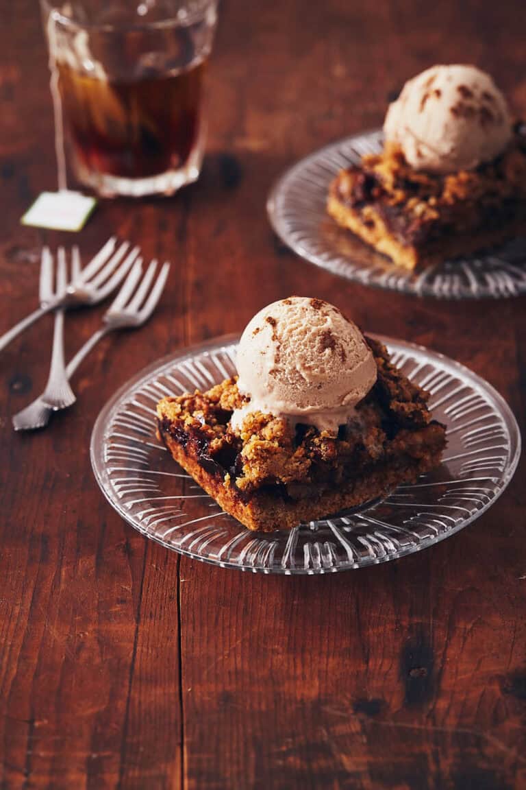 Appel-peerplaatkoek met pecan en anijs