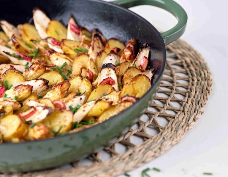 Witte asperges met brie, rabarber en krieltjes