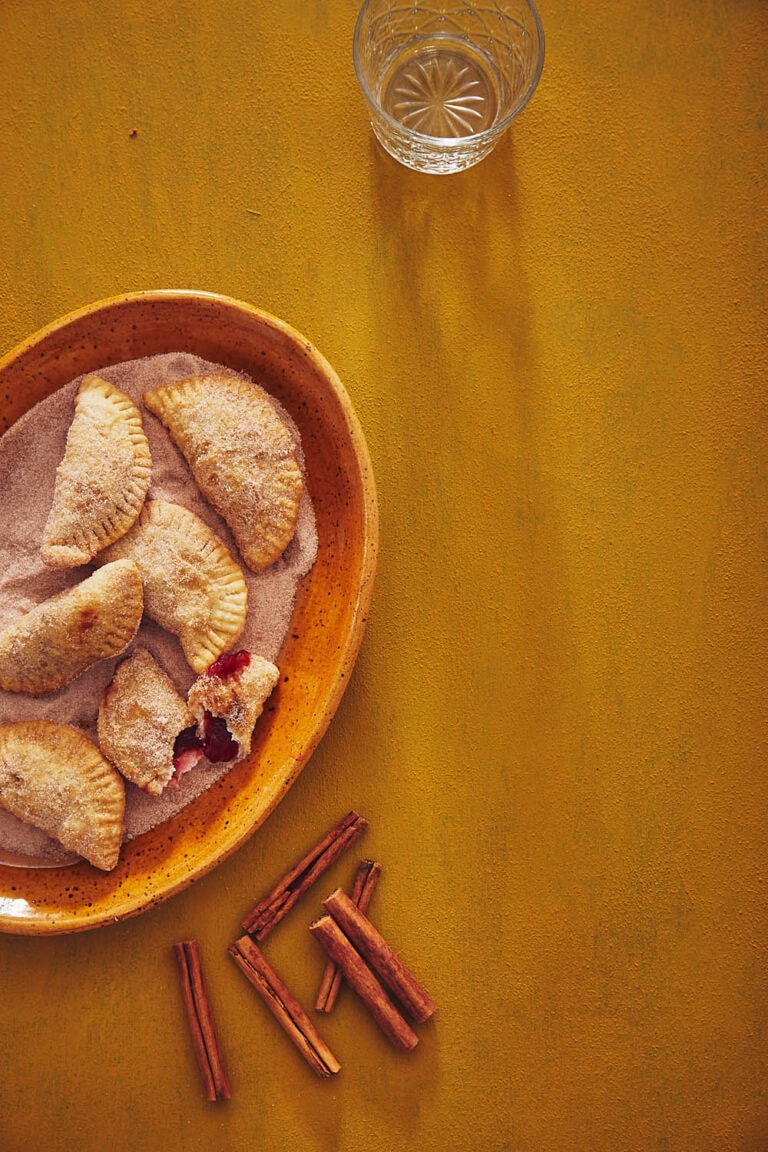 Zoete empanada's met vanille en jam