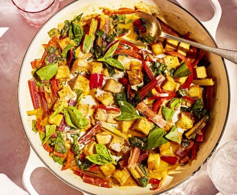 Gele curry met snijbiet en tofu