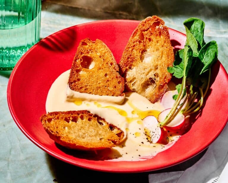 Wittebonencrème met gepofte knoflook