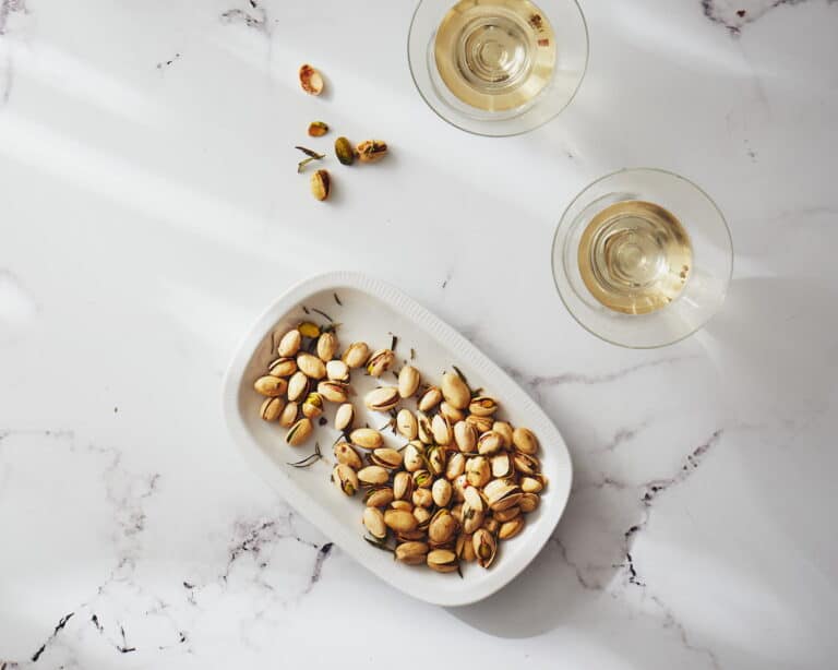 Geroosterde pistachenootjes met rozemarijn en gerookt zeezout