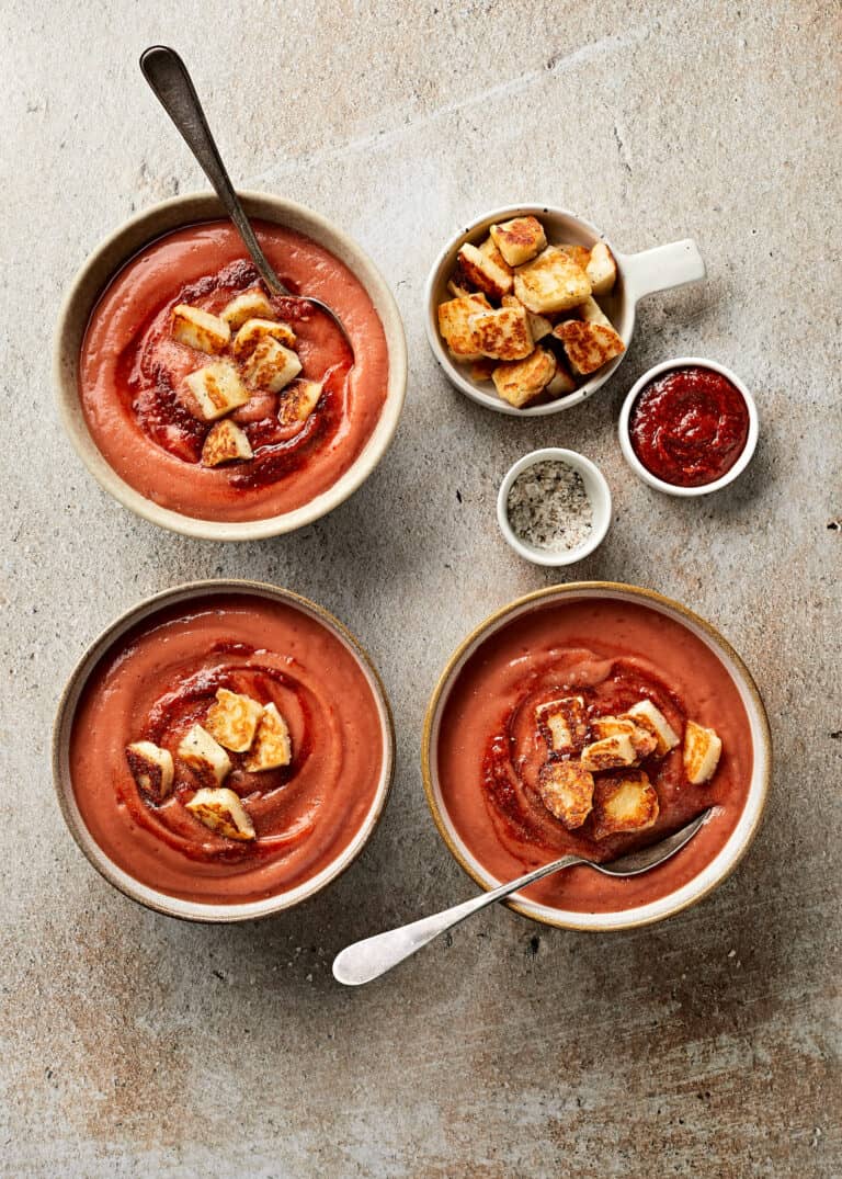 Lazy tomatensoep met halloumicroutons