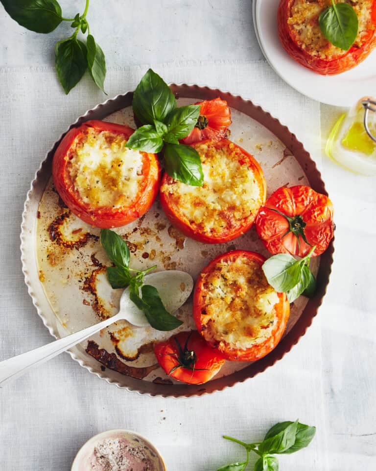 Gevulde tomaten met basilicumrijst en mozzarella