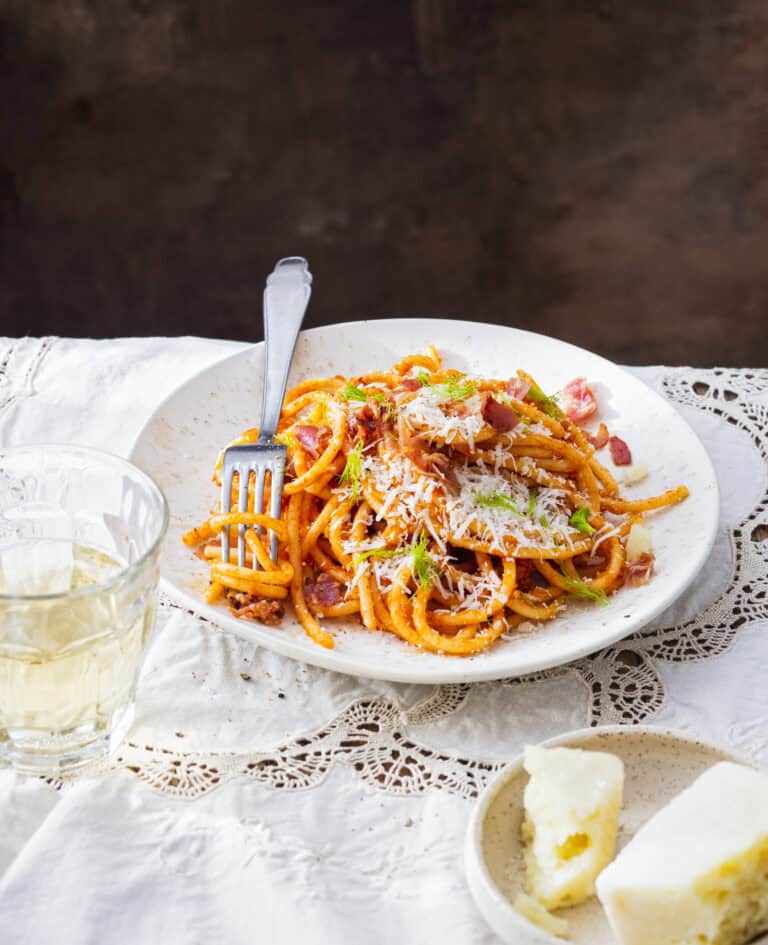 Bucatini met venkel-tomatensaus