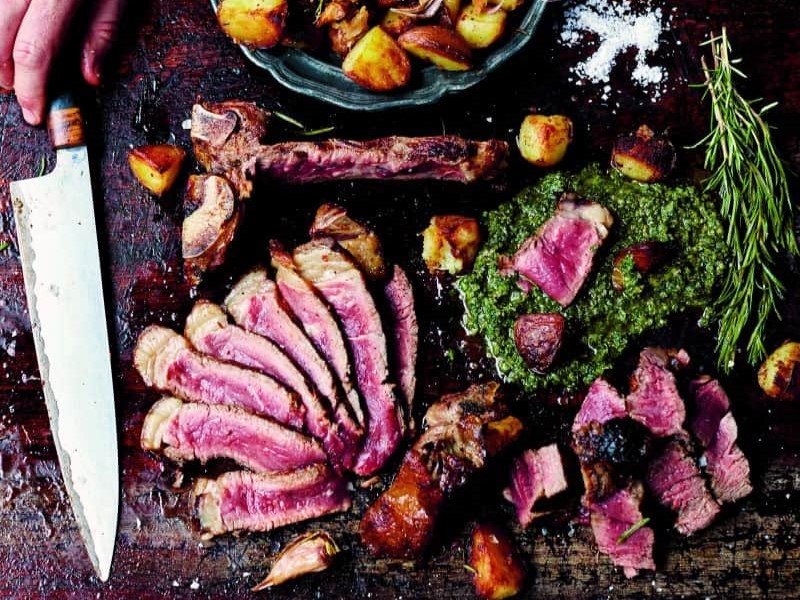 Florentijnse steak Jamie Oliver met mes en kruiden