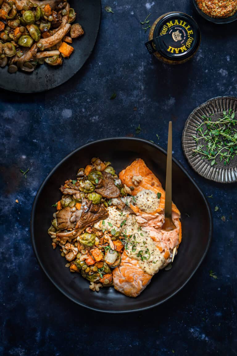 Zalm in mosterdsaus met herfstsalade