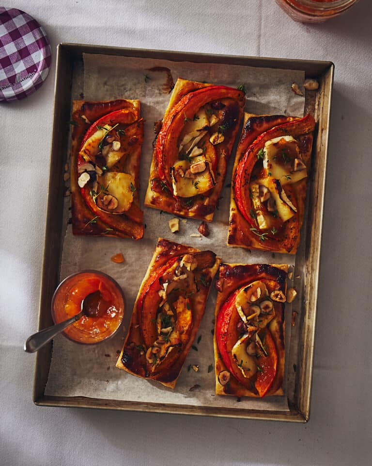 Minitaartjes met pompoen, brie en abrikozenglazuur