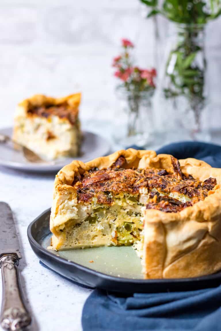 Quiche uit de airfryer met bloemkool, paprika en gerookte kip