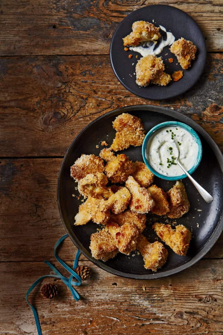 Bloemkoolbites met zureroom-bieslookdip