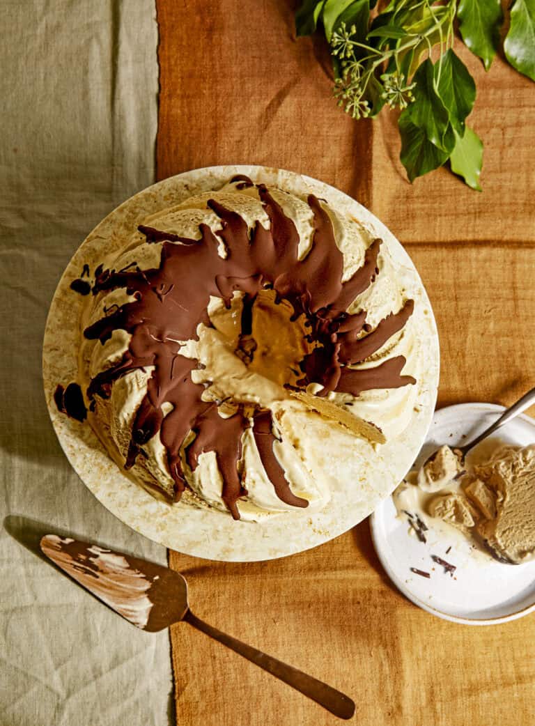 Semifreddokrans met chocolade en whiskylikeur