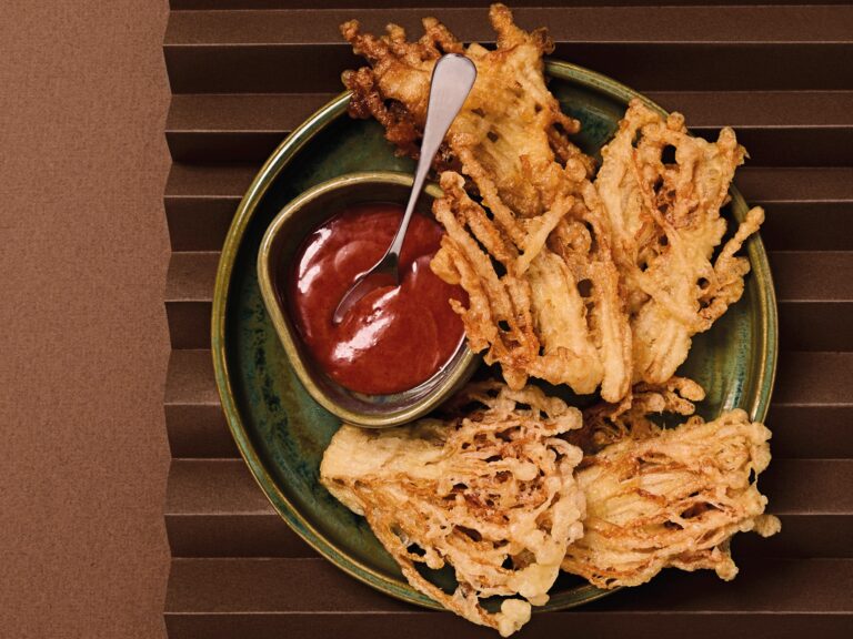 Tempura van enoki met gochujangmayo
