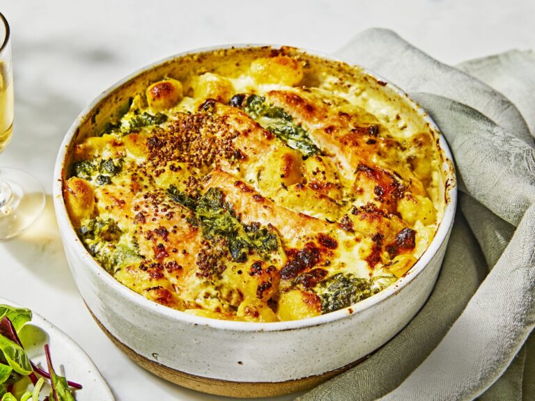 Gnocchi uit de oven met warmgerookte zalm
