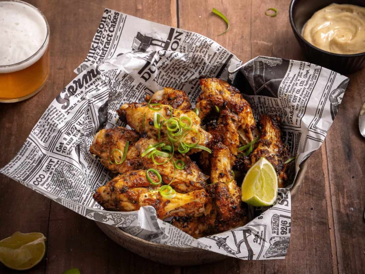 Krokante chicken wings met five spice mayonaise