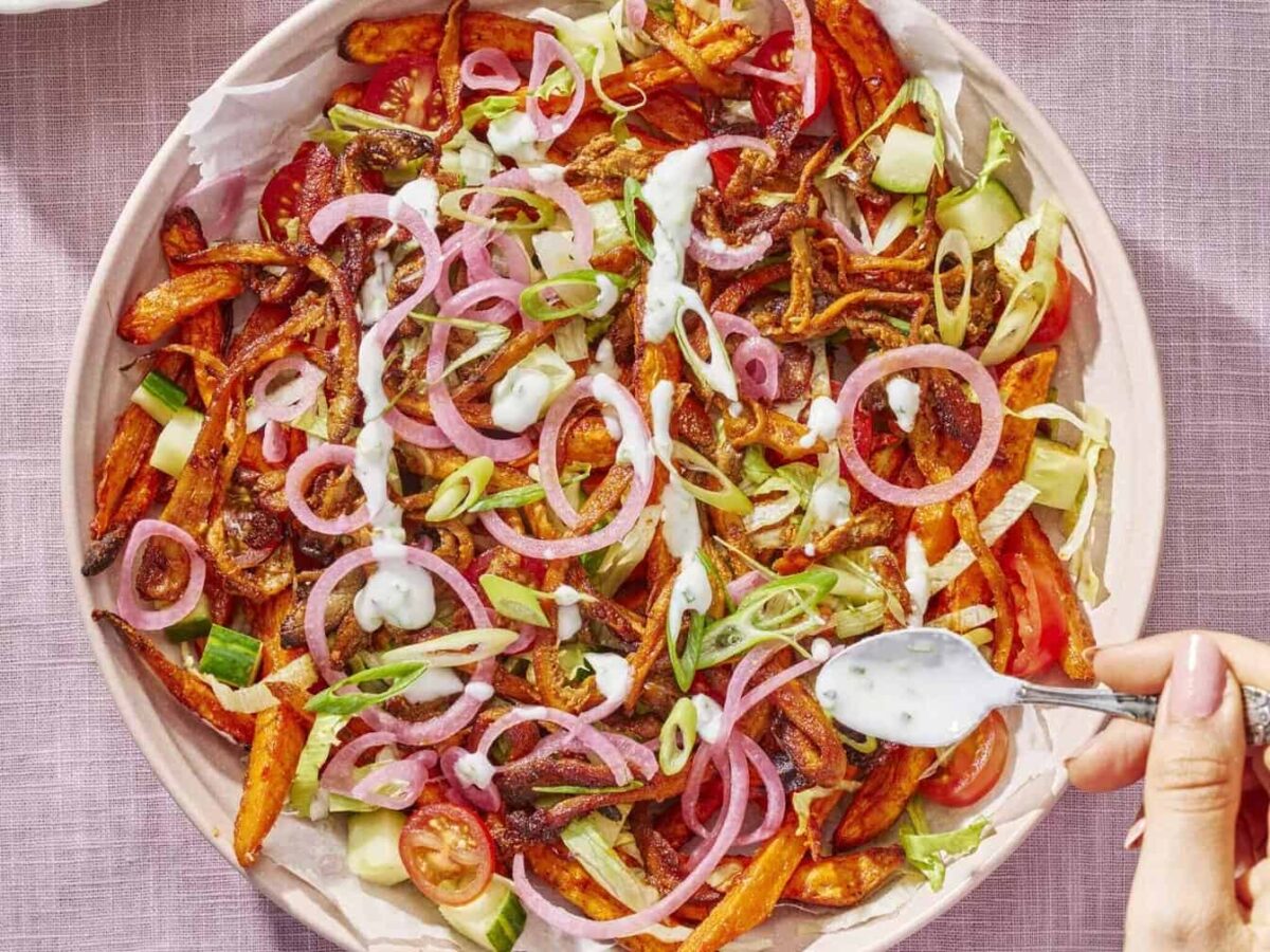 Het gerecht kapsalon in een schaal