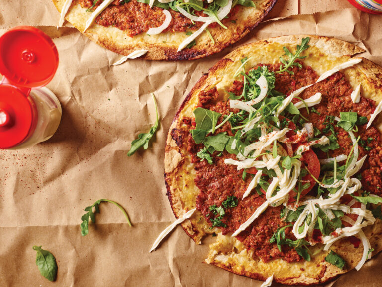 Turkse pizza met merguez worstjes