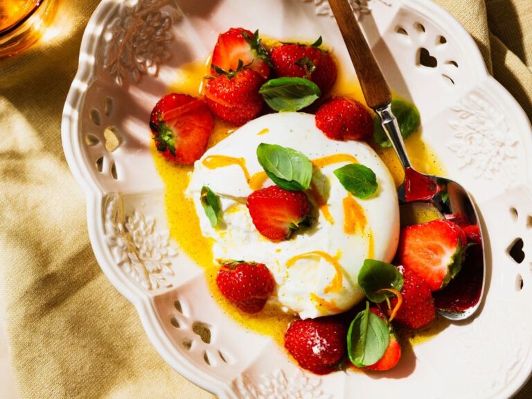 Burrata di Bufala met gemarineerde aardbeien