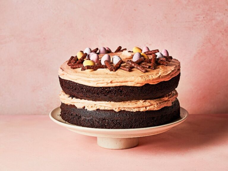 Chocoladepaastaart met hazelnoot-botercrème
