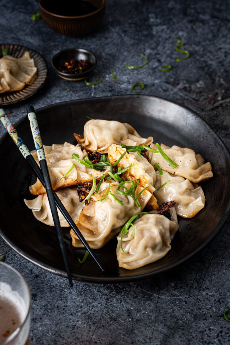 Gyoza’s met gehakt en lente-ui eroverheen