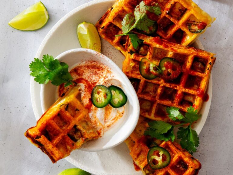 Hartige wafels met cheddar en jalapeño