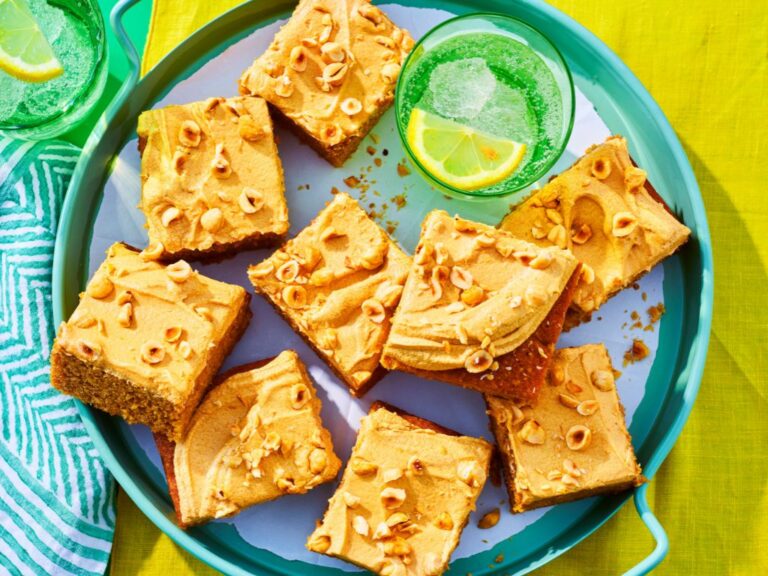 Koffie-karamelcake met hazelnoot