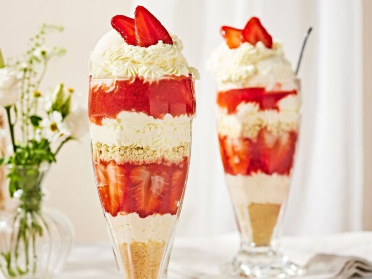 Aardbeien-cheesecakesundaes
