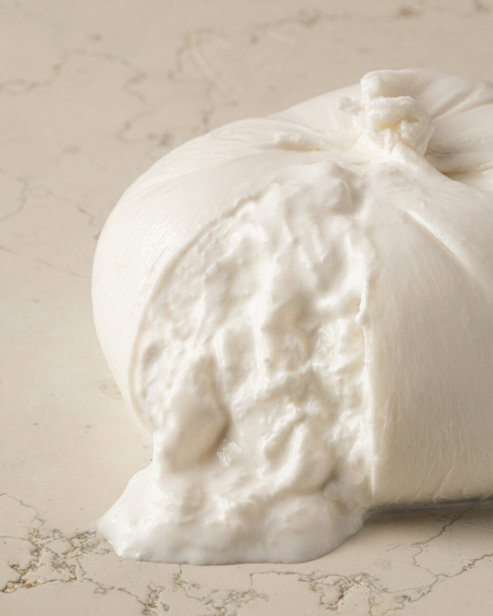 Burrata die uitloopt