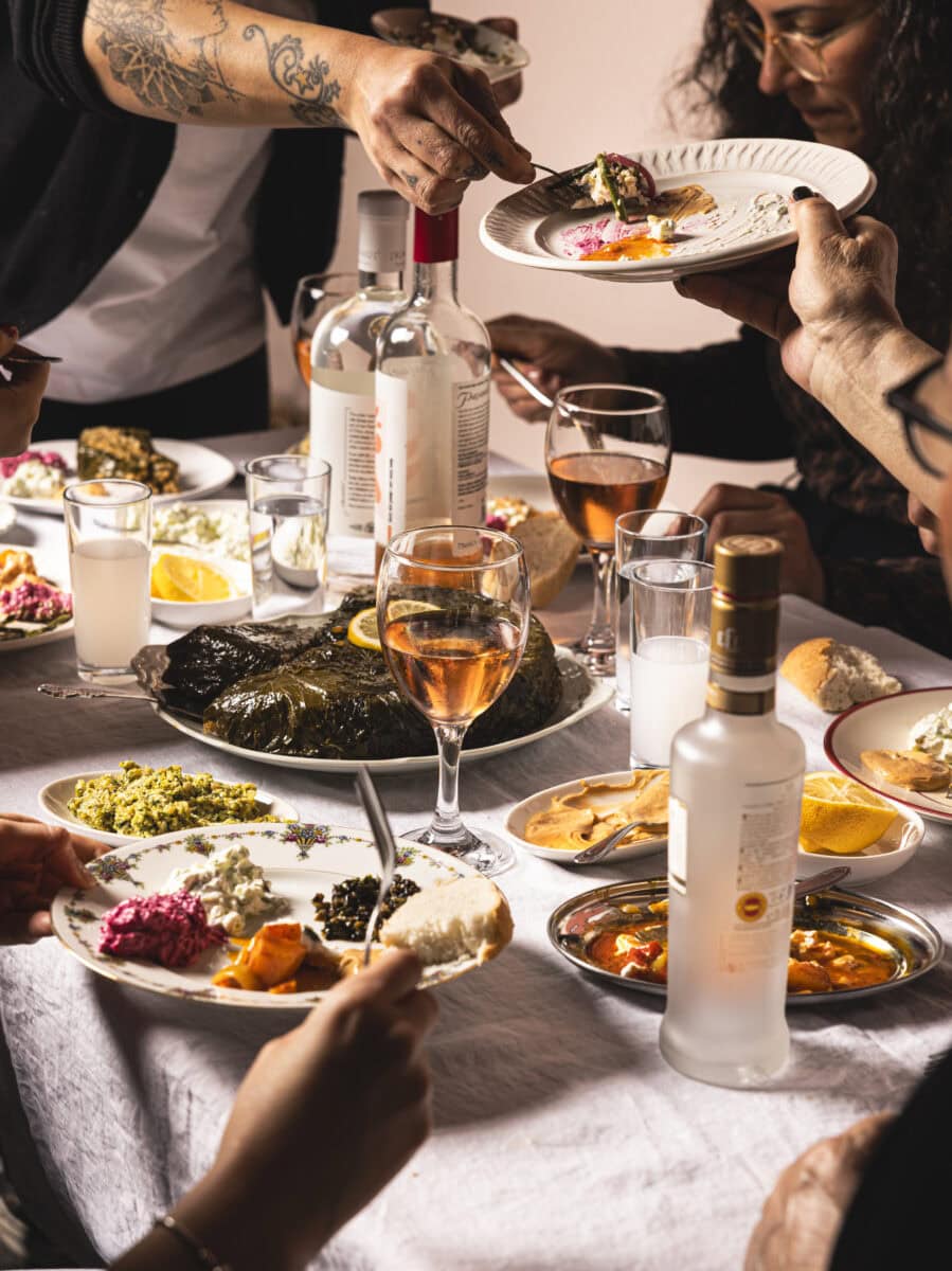 tafel met turkse gerechten