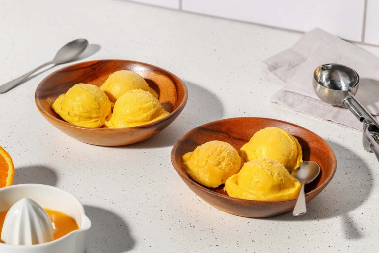 IJs met wortel, mango, sinaasappel en gember