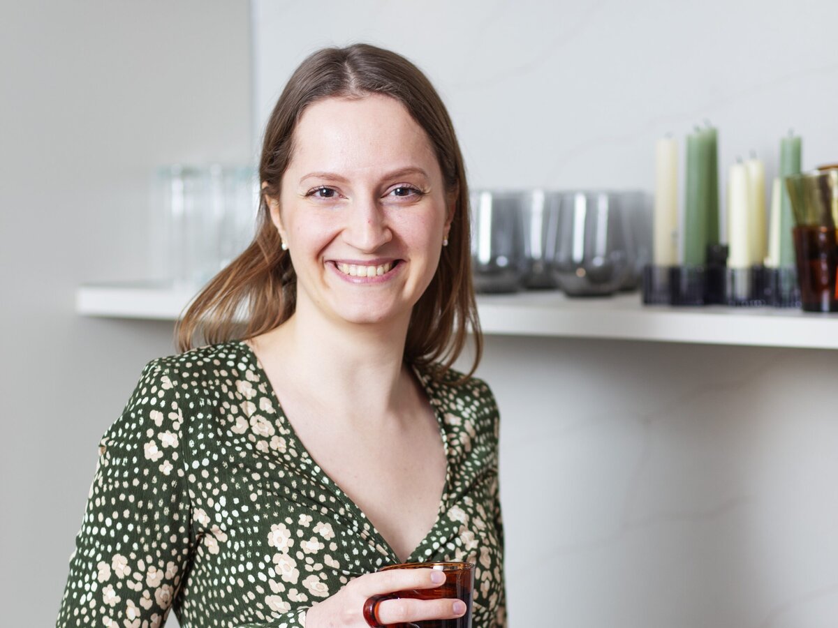 Lotus met koffie in de studio