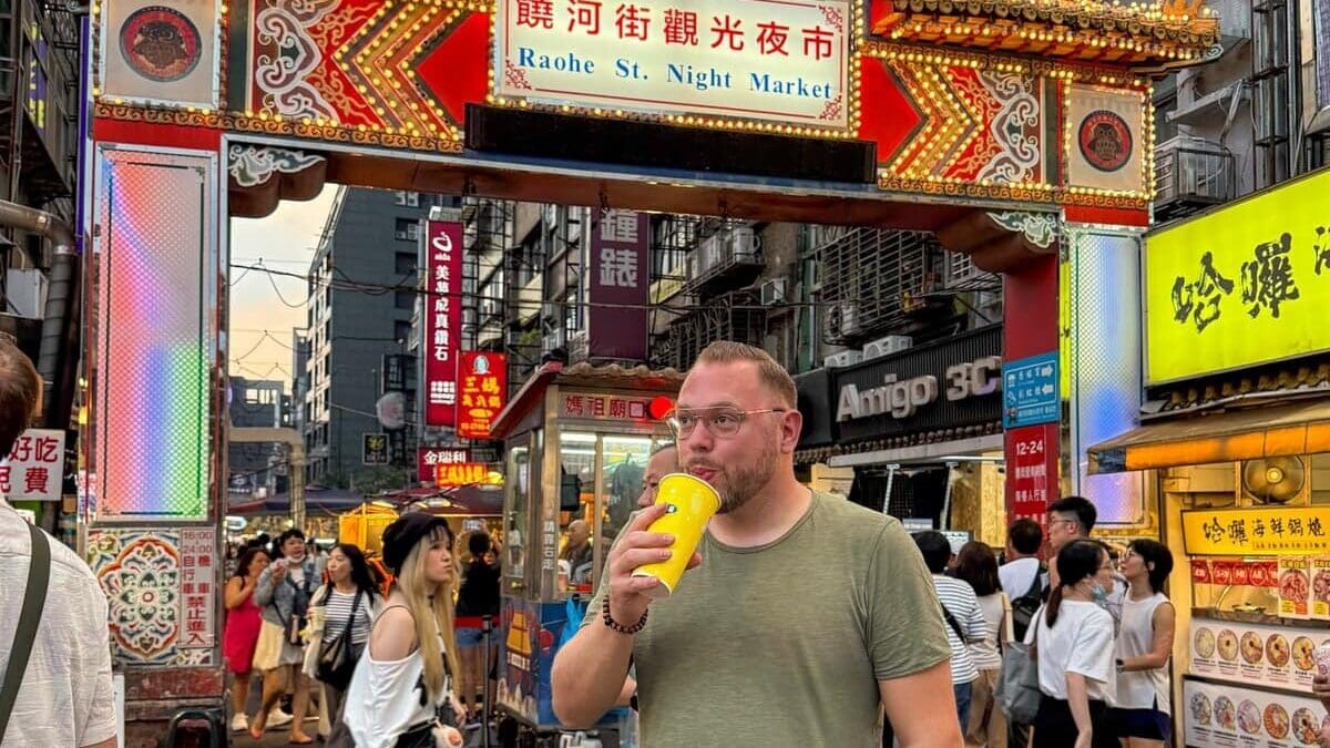 Bas op de Raohe St. Night Market in Taipei