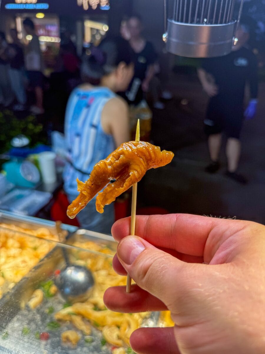 Kippenklauwtje op de nachtmarkt in Taipei