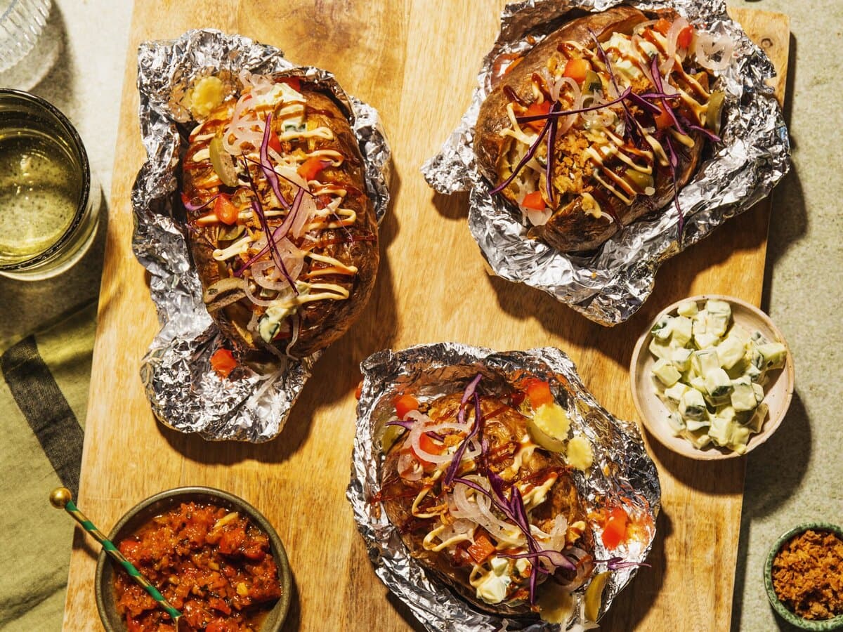 Turkse gevulde aardappel met saus