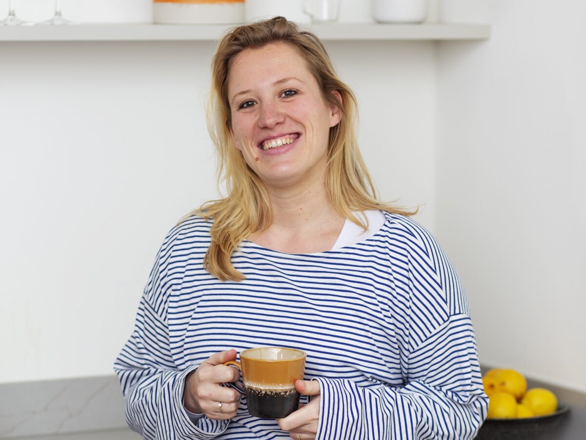 Yvonne foto met koffie