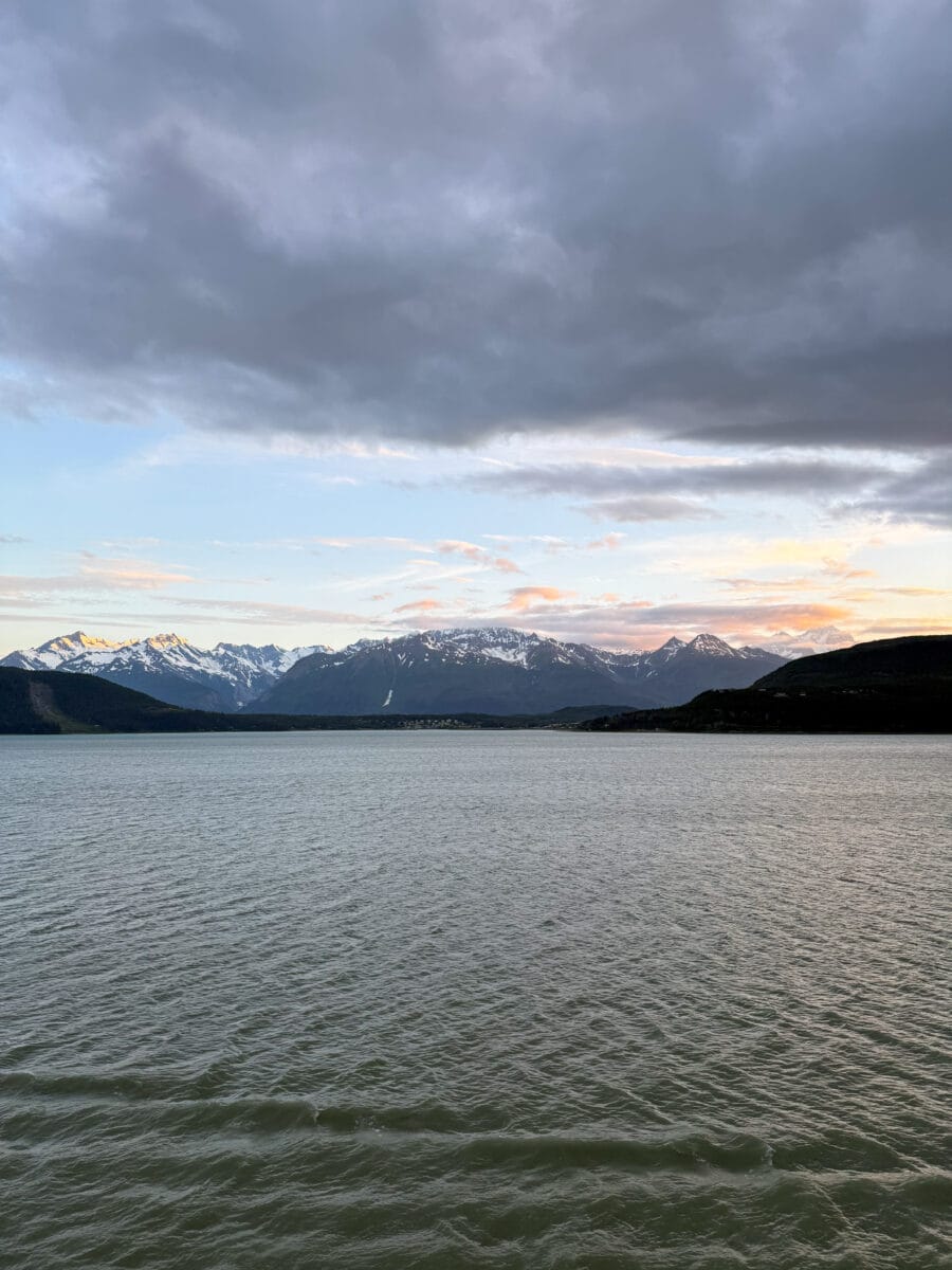 Zonsondergang bij Glacier Bay in Alaska