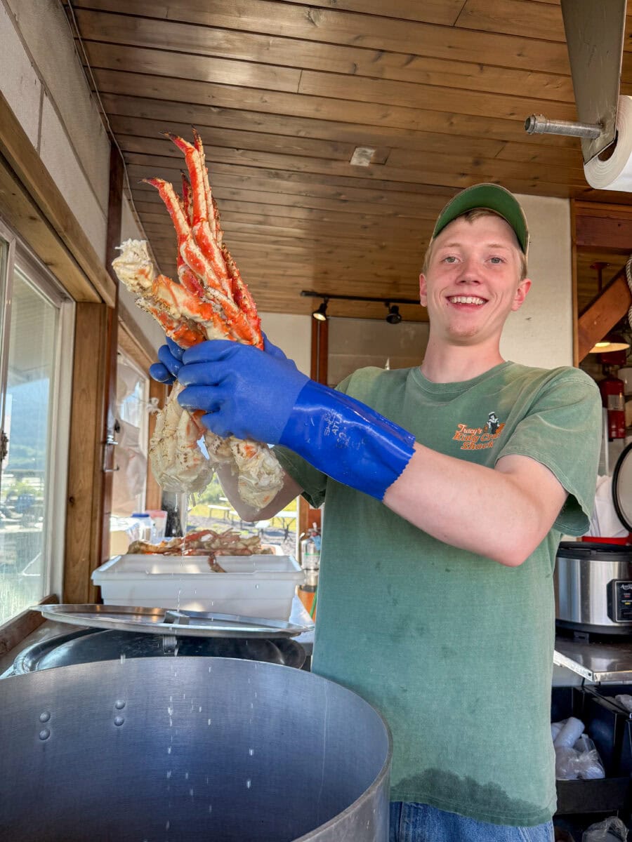 Krabpoten bij Tracy's King Crab Shack in Juneau, Alaska