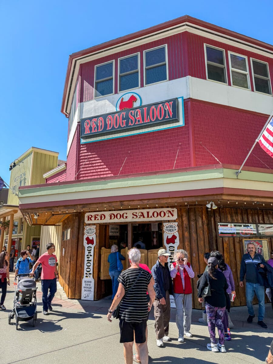 Red Dog Saloon in het centrum van Juneau, de hoofdstad van Alaska