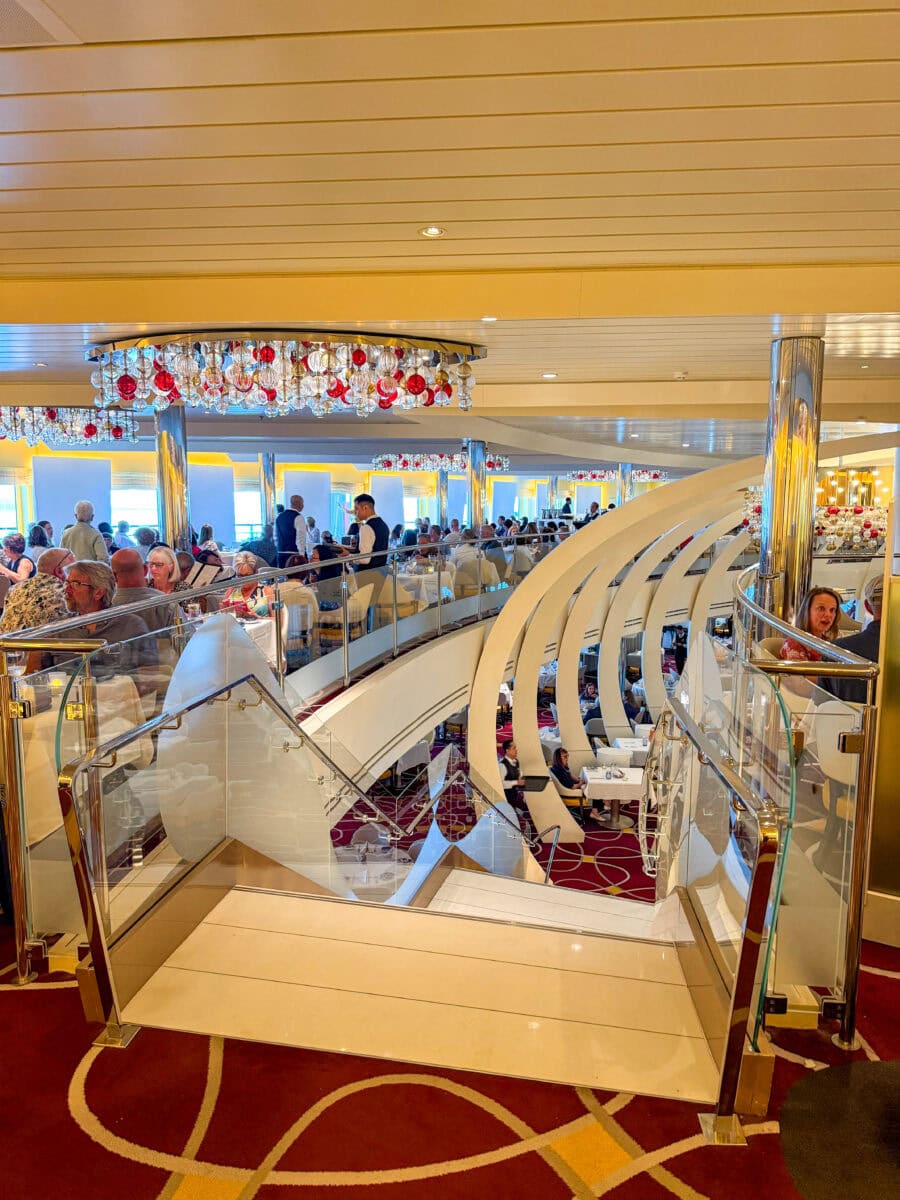The Dining Room aan boord van de Koningsdam, een cruiseschip van Holland America Line