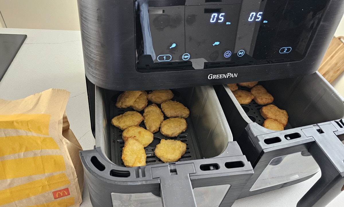 kipnuggets in airfryer mandjes
