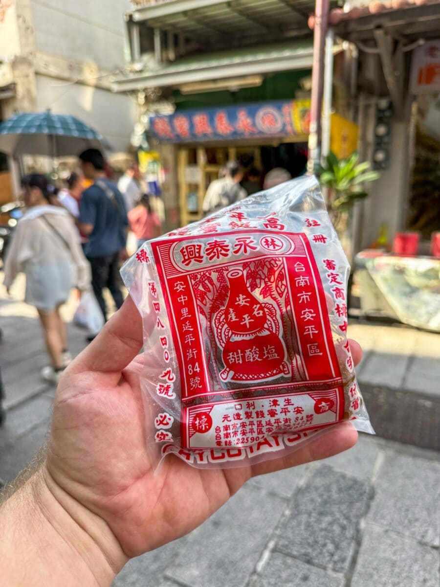 Gedroogde pruimen in een zakje