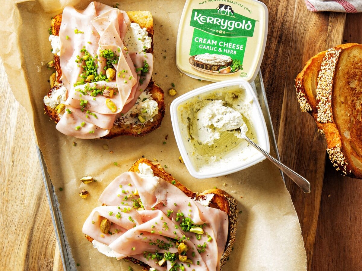 Sandwich met mortadella en Kerrygold creamcheese