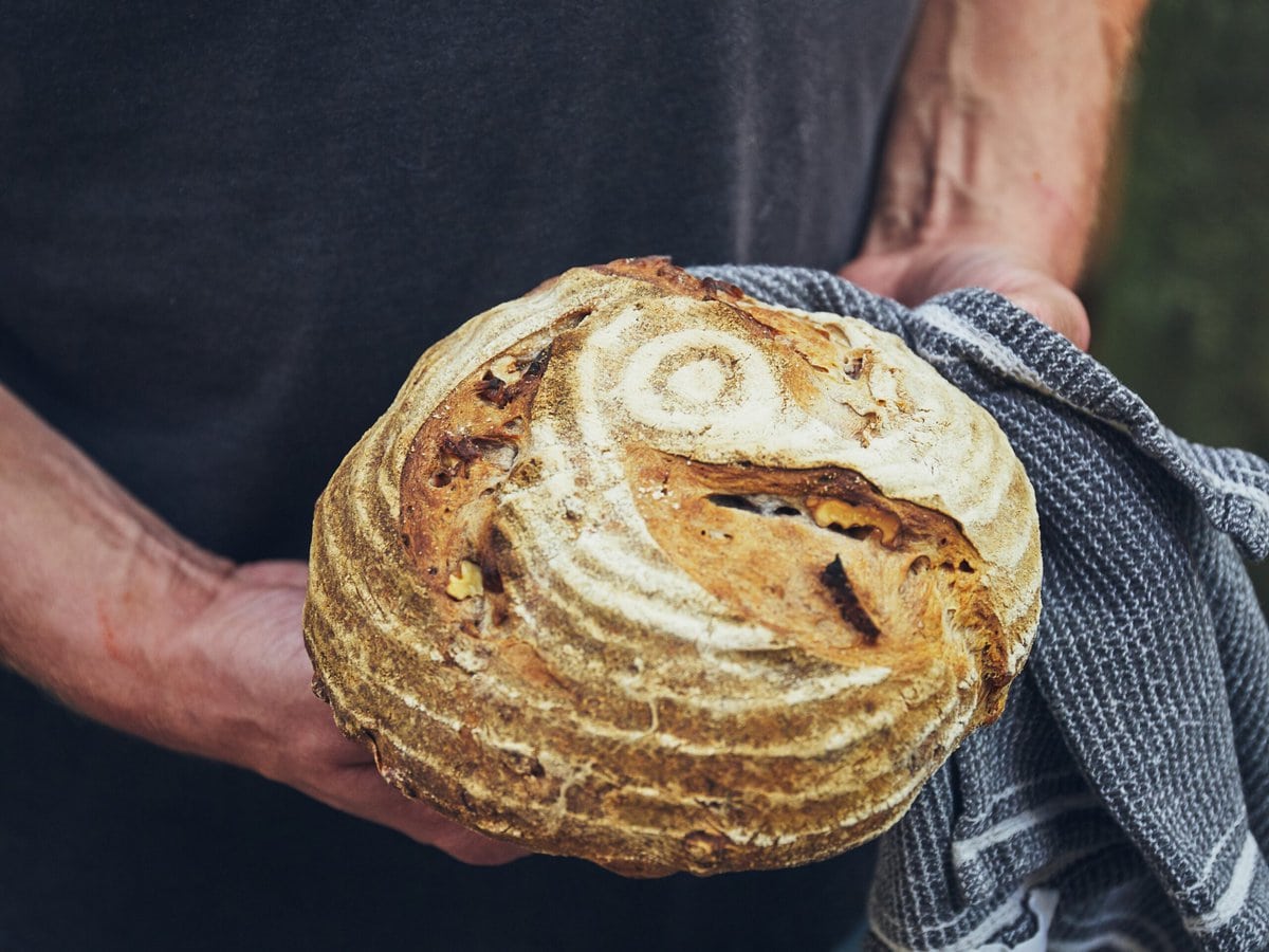 Walnotenbrood op de Big Green Egg