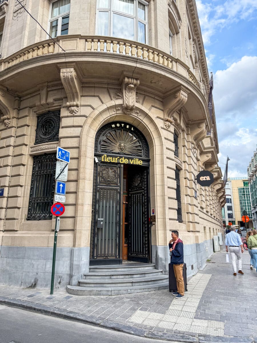 Ingang Hotel Fleur de Ville in Brussel