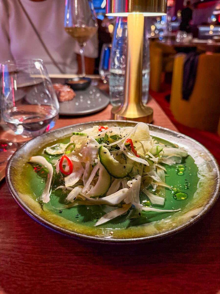 Salade van venkel bij Akai in Brussel