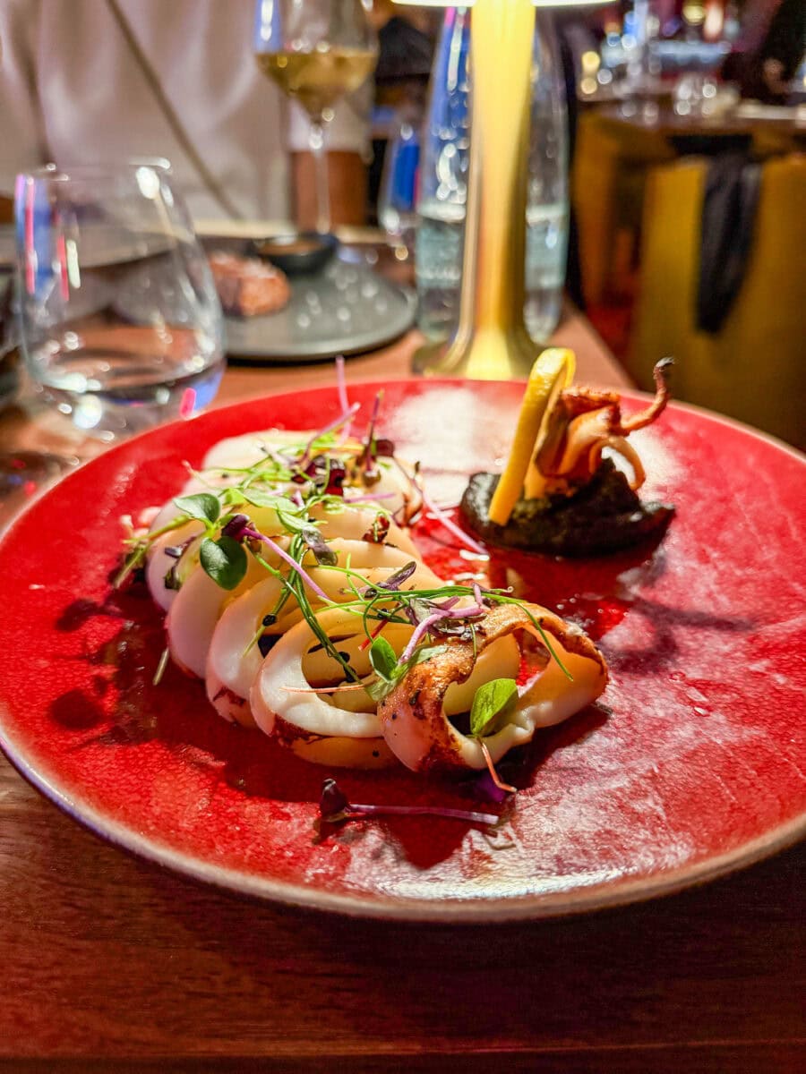 Gegrilde inktvis bij Akai in Brussel