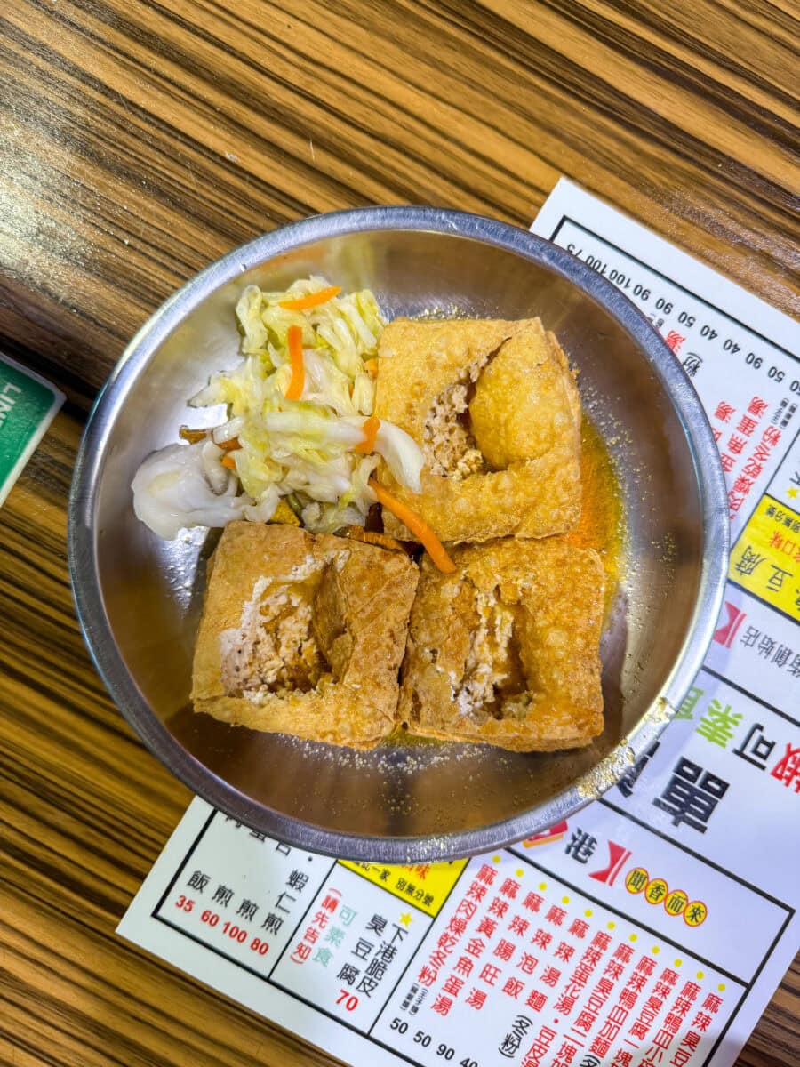 Stinky tofu op de Raohe Night Market in Taipei