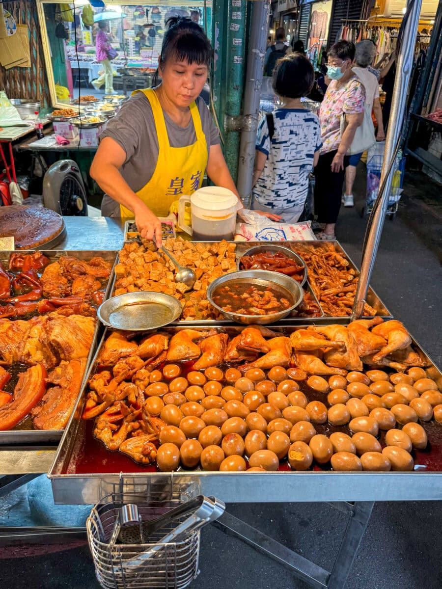 Gemarineerde eieren en ander streetfood in Taiwan