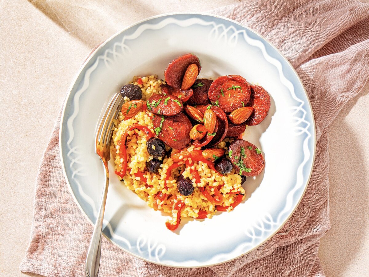 Bulgur met Turkse worst en gegrilde paprika