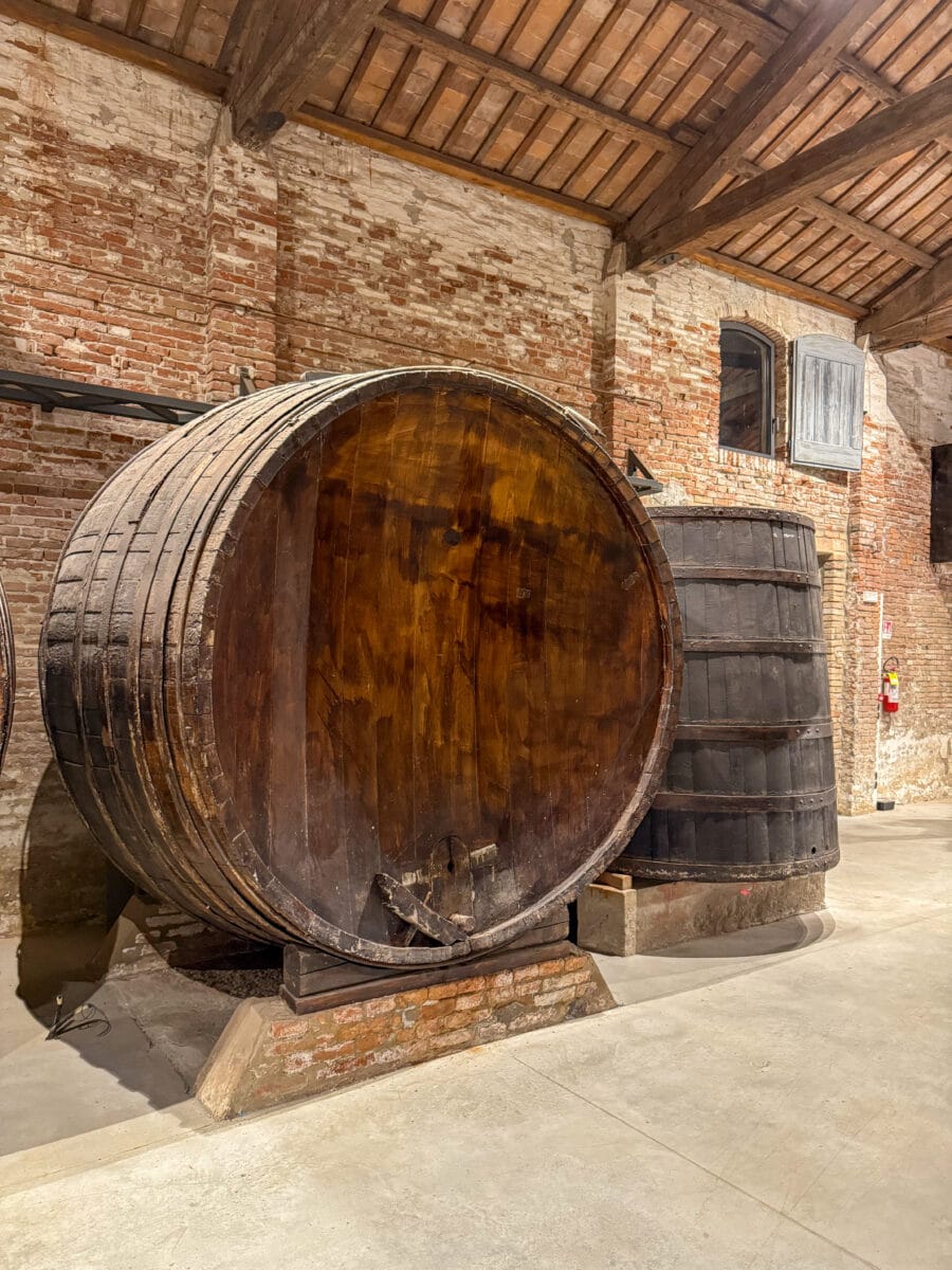 Grote ton voor gemarineerde paling in Comacchio